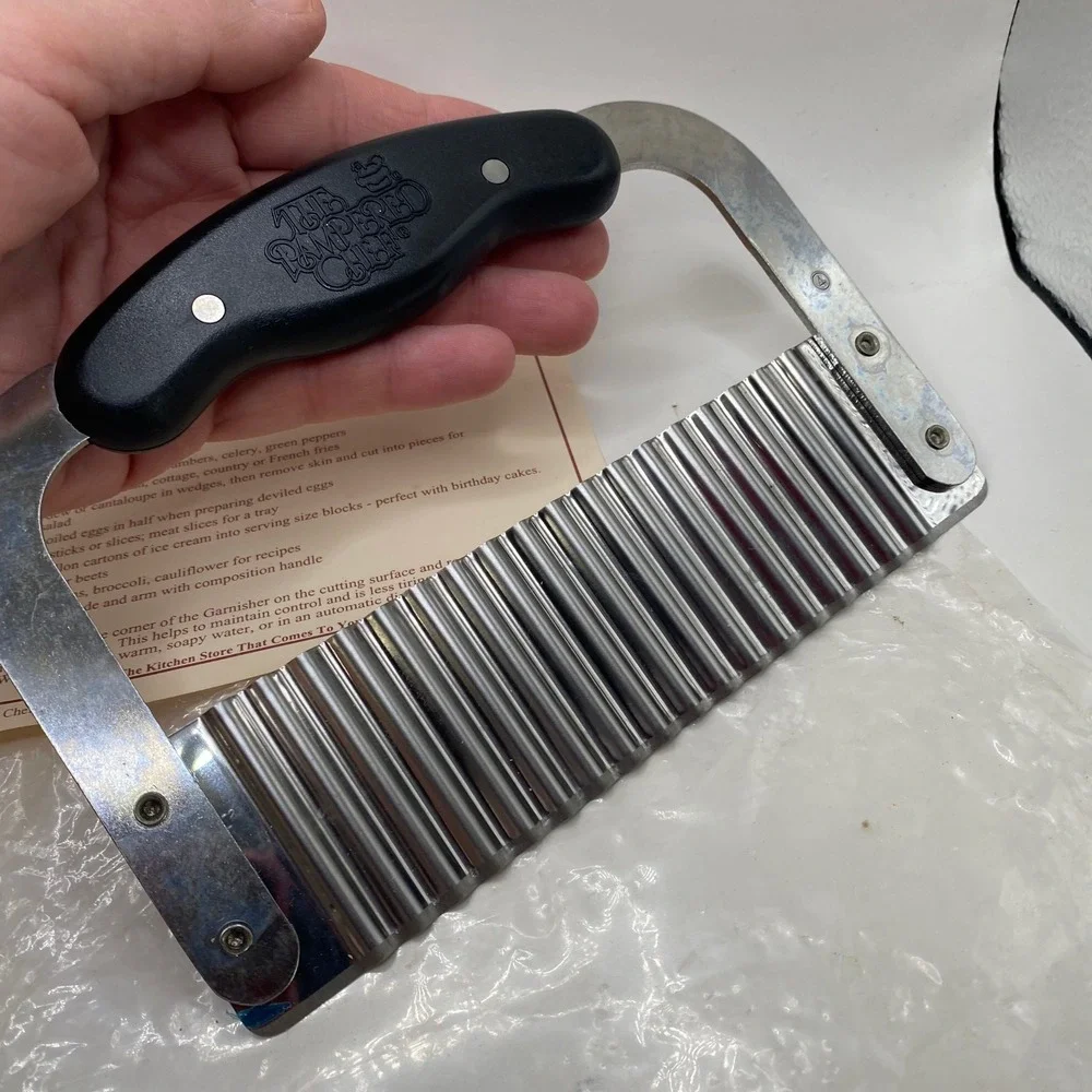 Pampered Chef Garnisher 1090 Wavy Crinkle Cut Slicer Silver Black Stainless